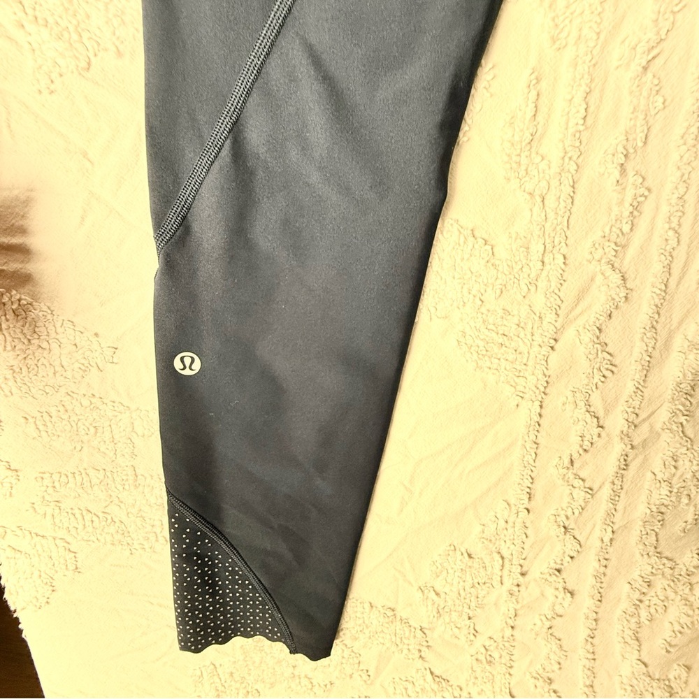 Lululemon Tight Stuff Tight II 25" in Navy , Size 6 - Picture 5 of 11